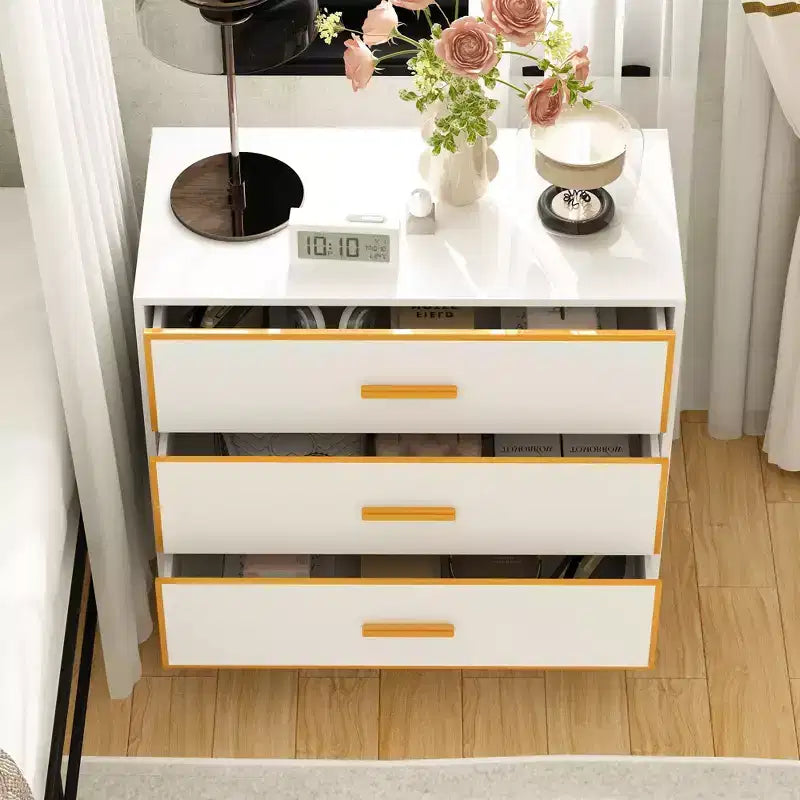 Comodino moderno bianco/nero e oro con struttura aperta in metallo, comodino da camera da letto, comodino a 3 cassetti per soggiorno