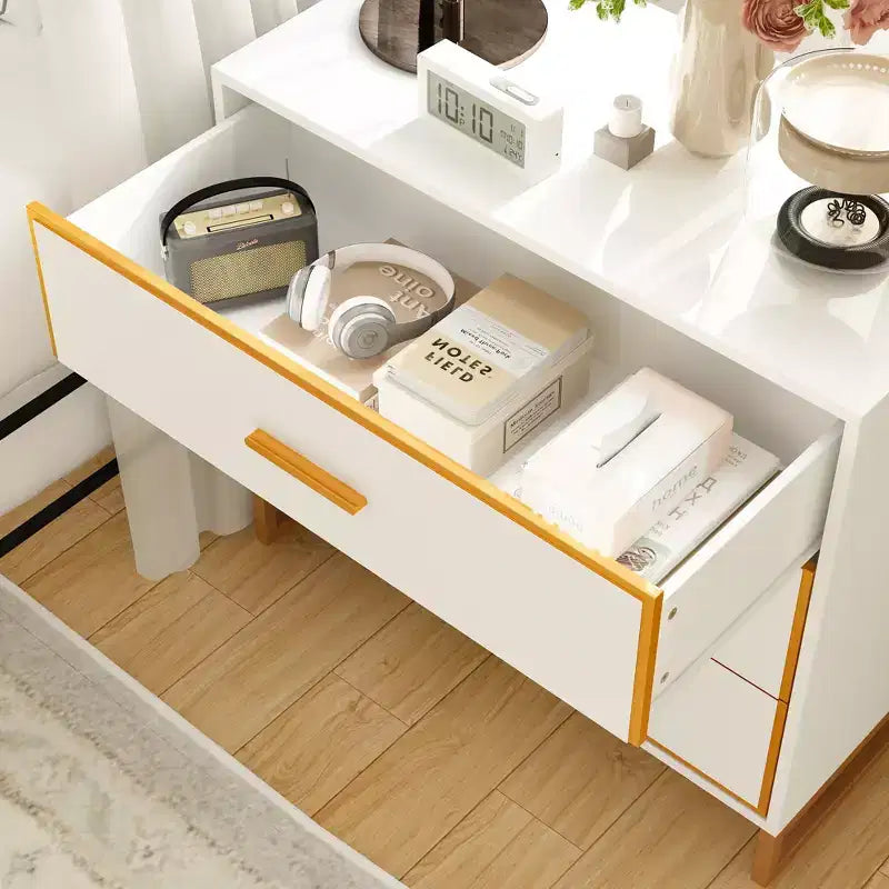 Comodino moderno bianco/nero e oro con struttura aperta in metallo, comodino da camera da letto, comodino a 3 cassetti per soggiorno